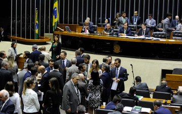 Seminário faz balanço da 'reforma' trabalhista na Câmara dos Deputados